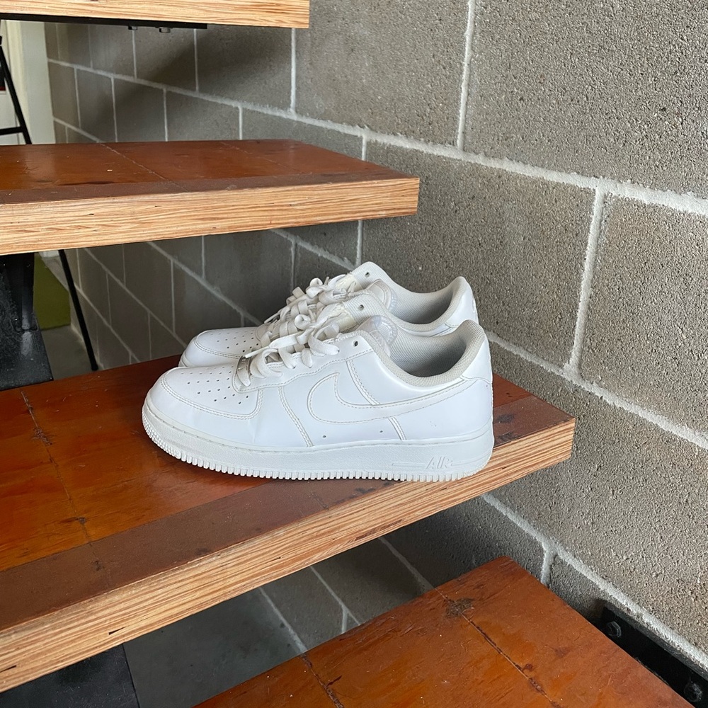 White Nike Air Force 1